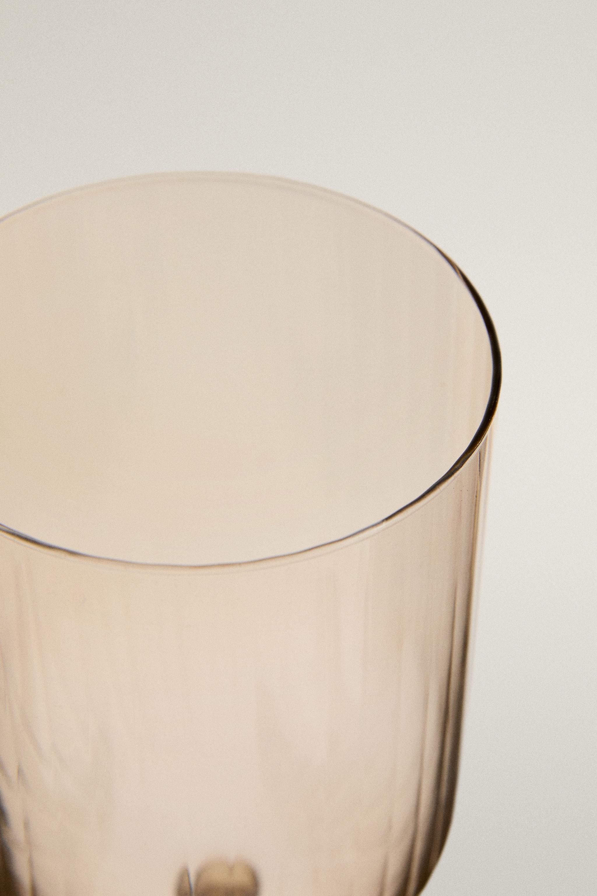 VERRE À VIN EN LIGNES RELIEF